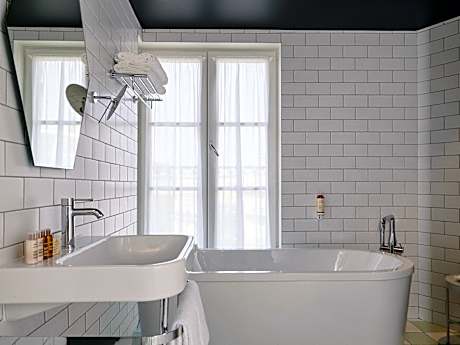 Suite - Ideal For A Family - 1 Double Bed And 1 Two-Person Sofa Bed