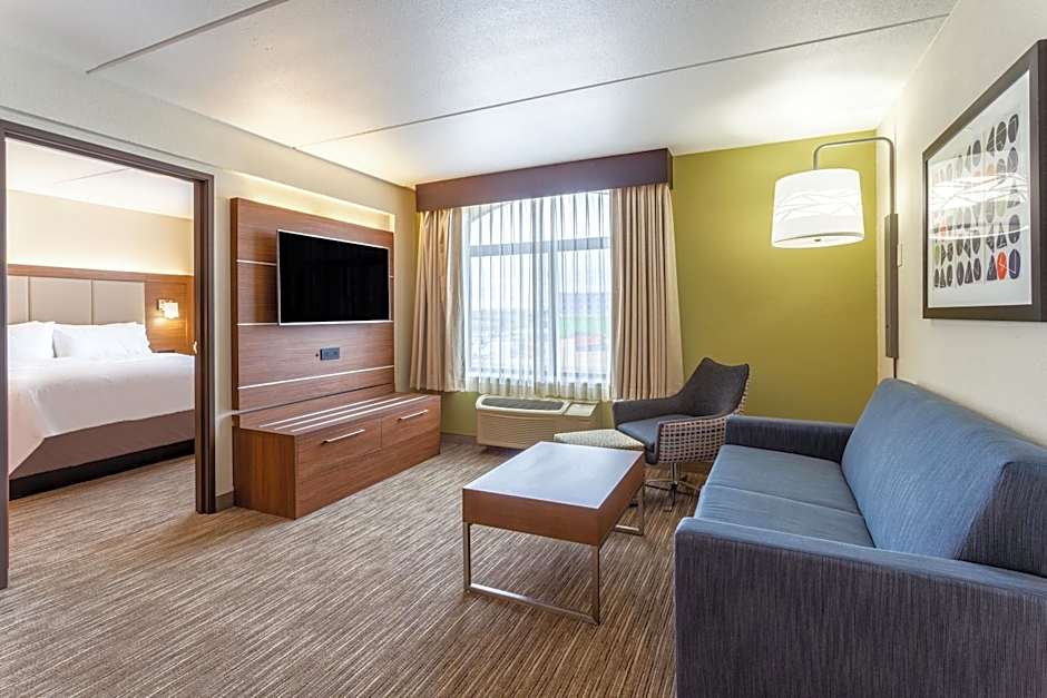 Holiday Inn Express and Suites Cedar Falls Waterloo By IHG