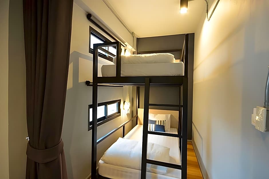 The Chatbox Silom Hostel