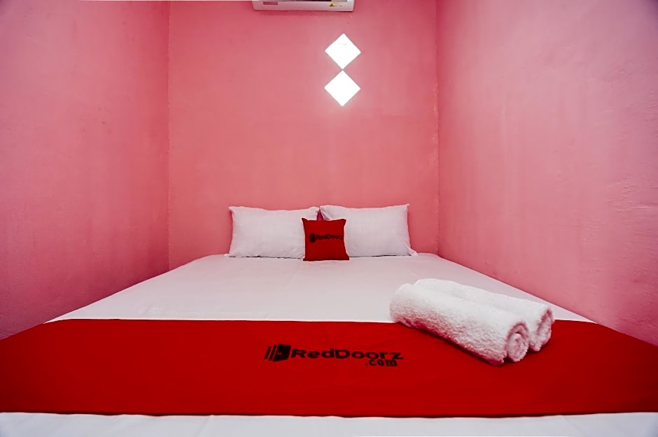 RedDoorz near Palembang Airport 1