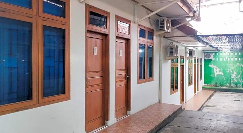 OYO 1804 Guest House Oema'h Opa