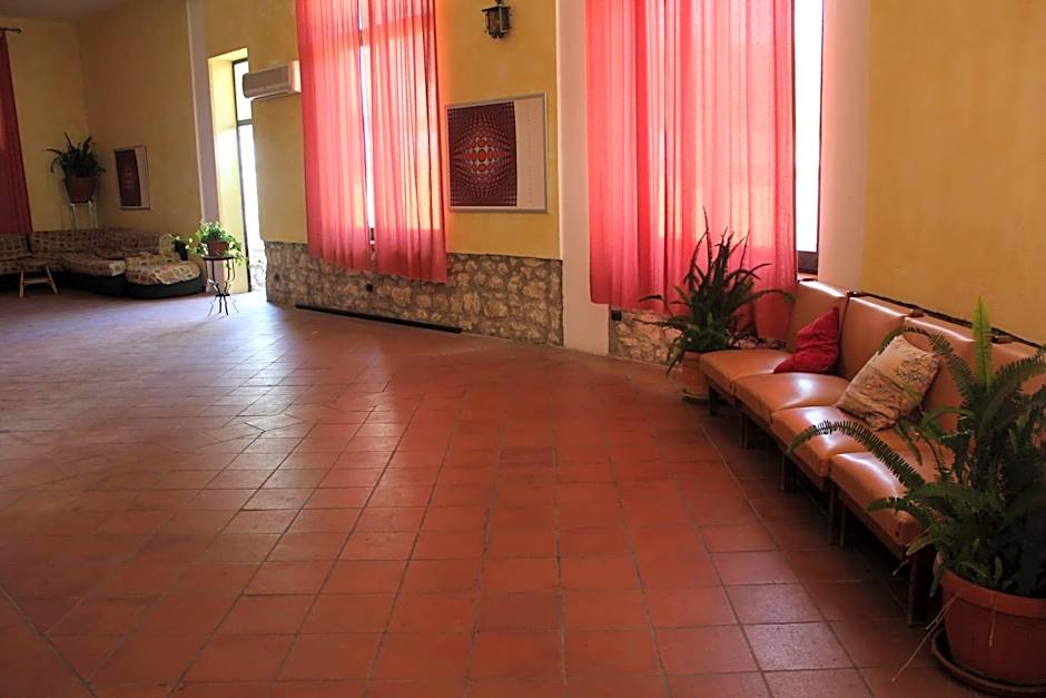 Hotel 106