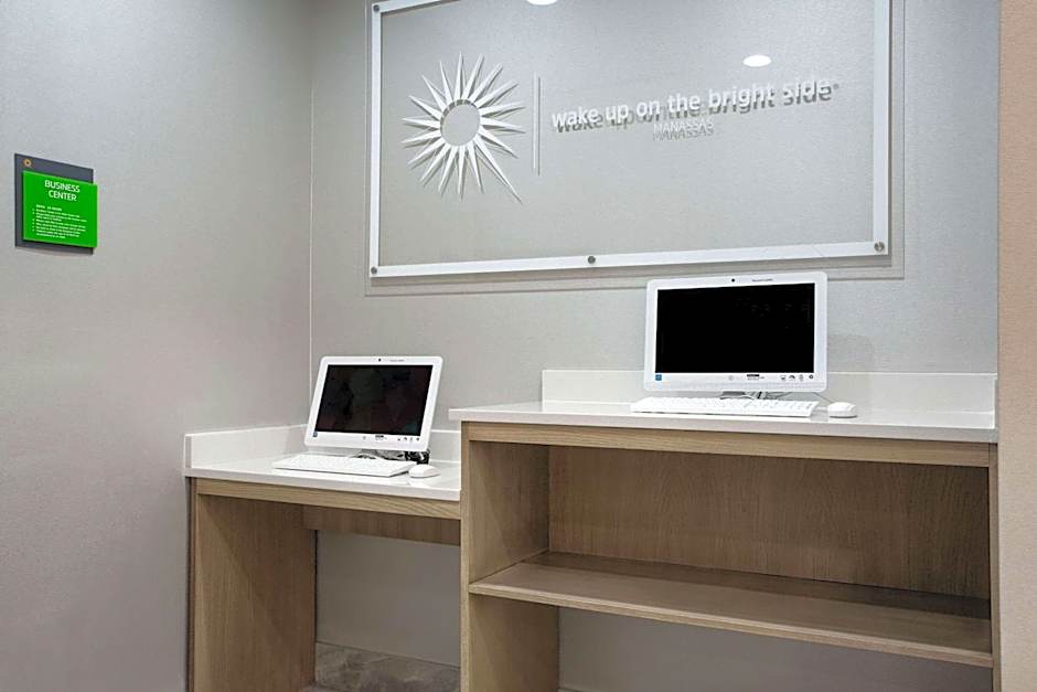 La Quinta Inn & Suites by Wyndham Manassas VA-Dulles Airport