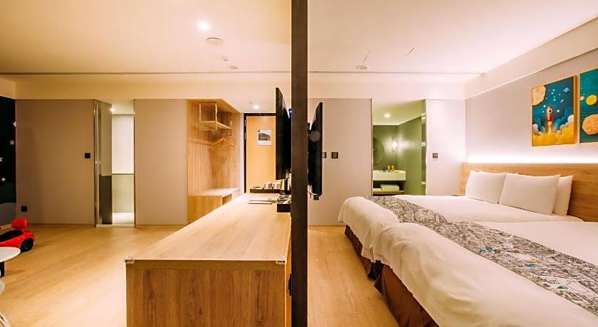 CHECK inn SELECT Chiayi RenAi