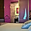 Hotel In - Lounge Room