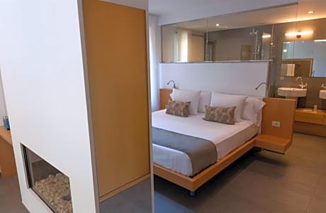 SUITE WITH TERRACE