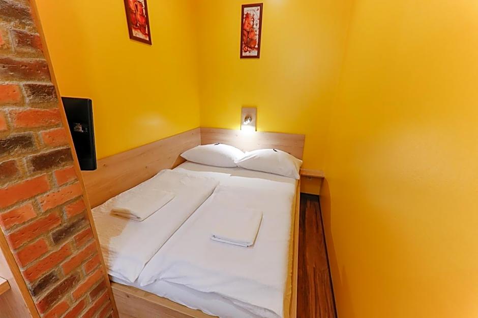 Do Step Inn Home - Hotel & Hostel