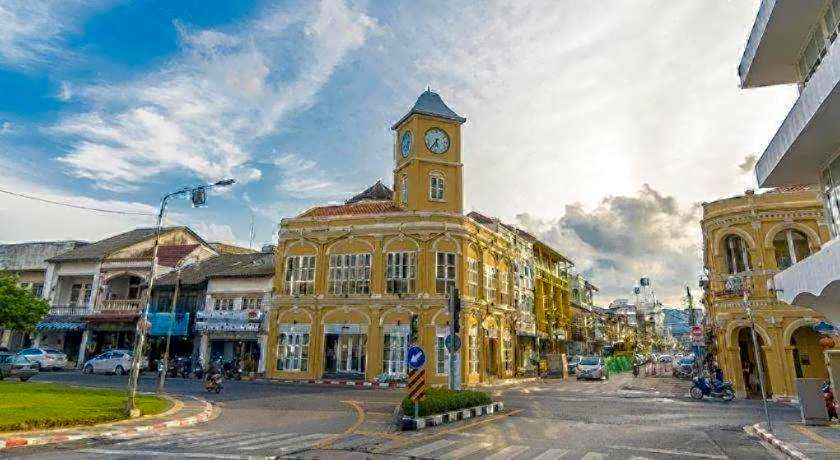 Phuket Ecozy Hotel