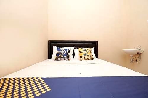 SPOT ON 2027 Putri Guest House Syariah