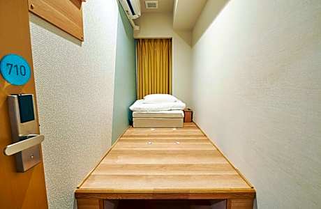 Single Room with Shared Bathroom - Non-Smoking