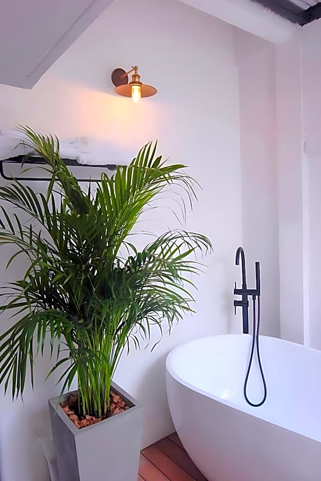 YOLO Bangkok Boutique Hotel