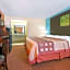 Super 8 by Wyndham Tulsa
