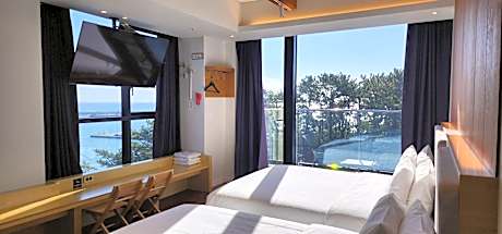 Premium Twin Room with Terrace