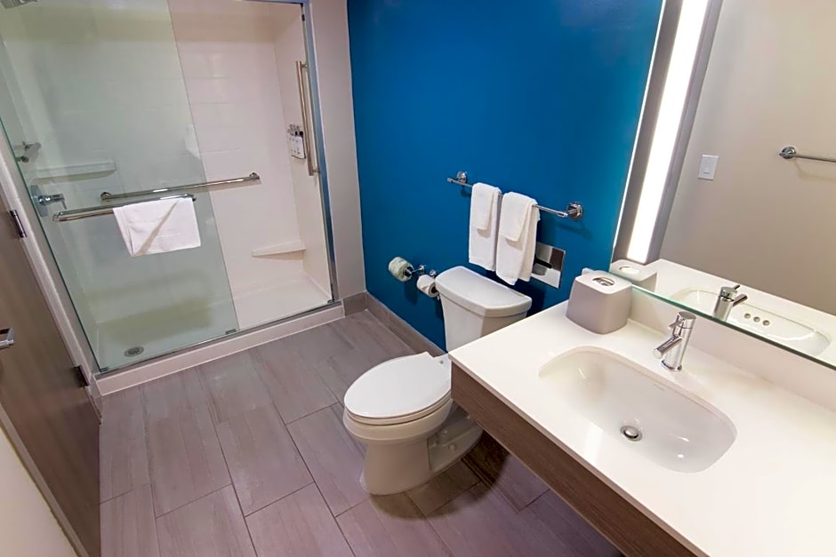 Holiday Inn Express and Suites Fort Lauderdale Airport West By IHG