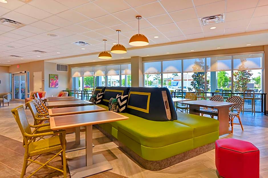 Home2 Suites by Hilton Naples I-75 Pine Ridge Road