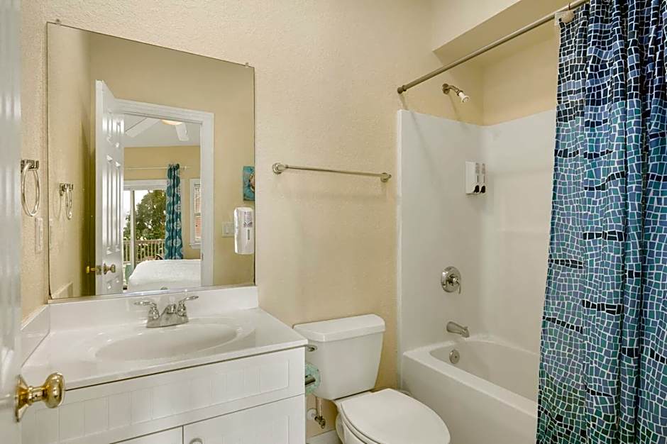 Cambridge Reserve at Bermuda Bay by KEES Vacations