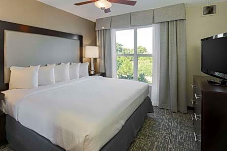 One-Bedroom King Suite - Non-Smoking