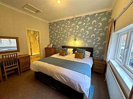 Double or Twin Room with Private Bathroom