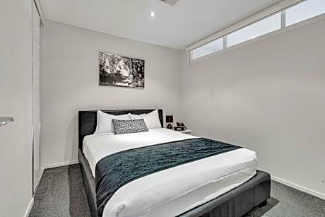 One Bedroom Studio - Offsite & Stair Access only