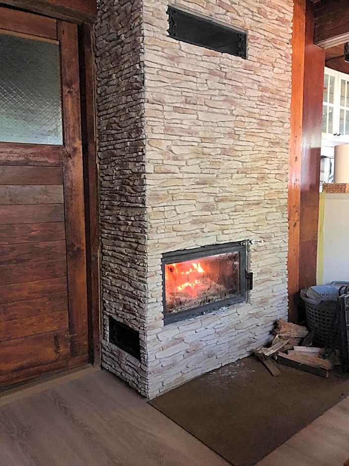 Letnisko SYMSAR 6, Drewniany domek letniskowy z ogrodem