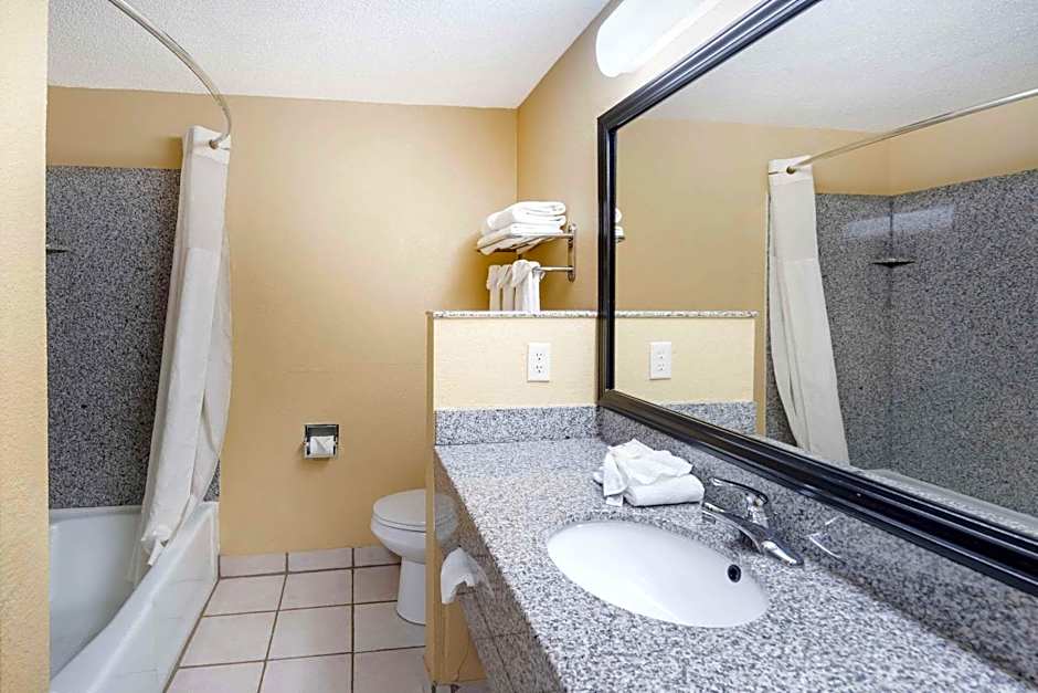 Quality Inn & Suites Bloomington University Area