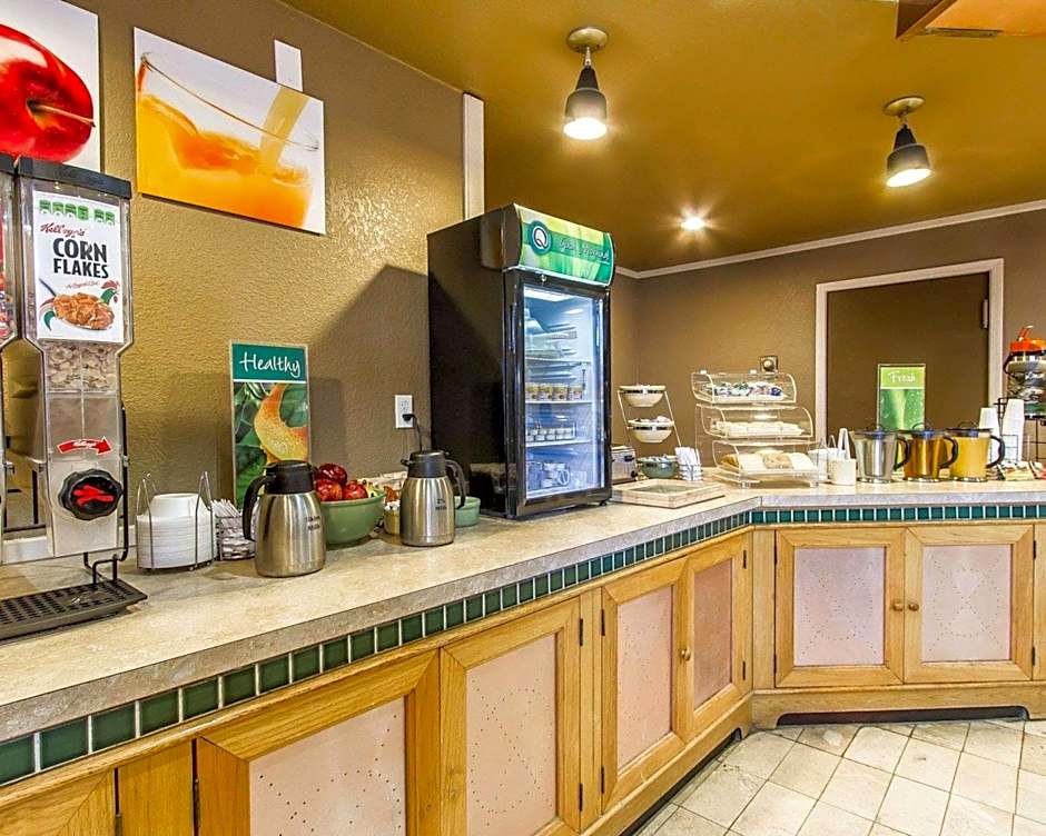 Quality Inn Ada near University