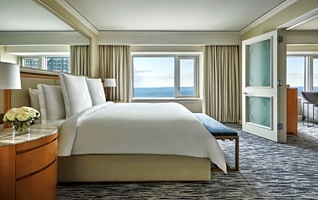 Executive King Suite with Lake View