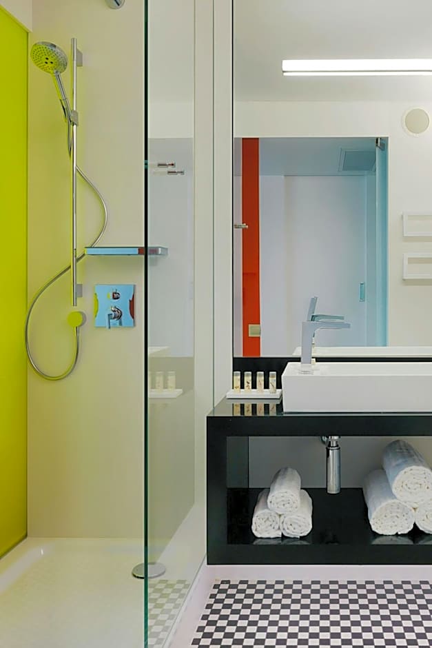 Renaissance by Marriott Warsaw Airport Hotel