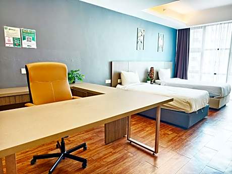 Studio Suite with Two Single Beds