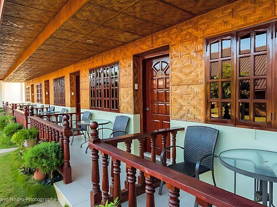 Coucou Bar Hotel and Restaurant