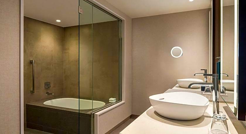 DoubleTree by Hilton Osaka Castle