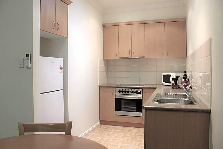 Carlyle Suites & Apartments