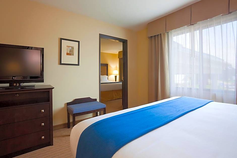 Holiday Inn Express & Suites Verona By IHG