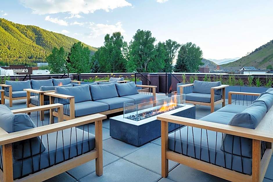 The Cloudveil, Autograph Collection