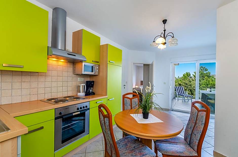 Seaside Guesthouse by JR City Apartments