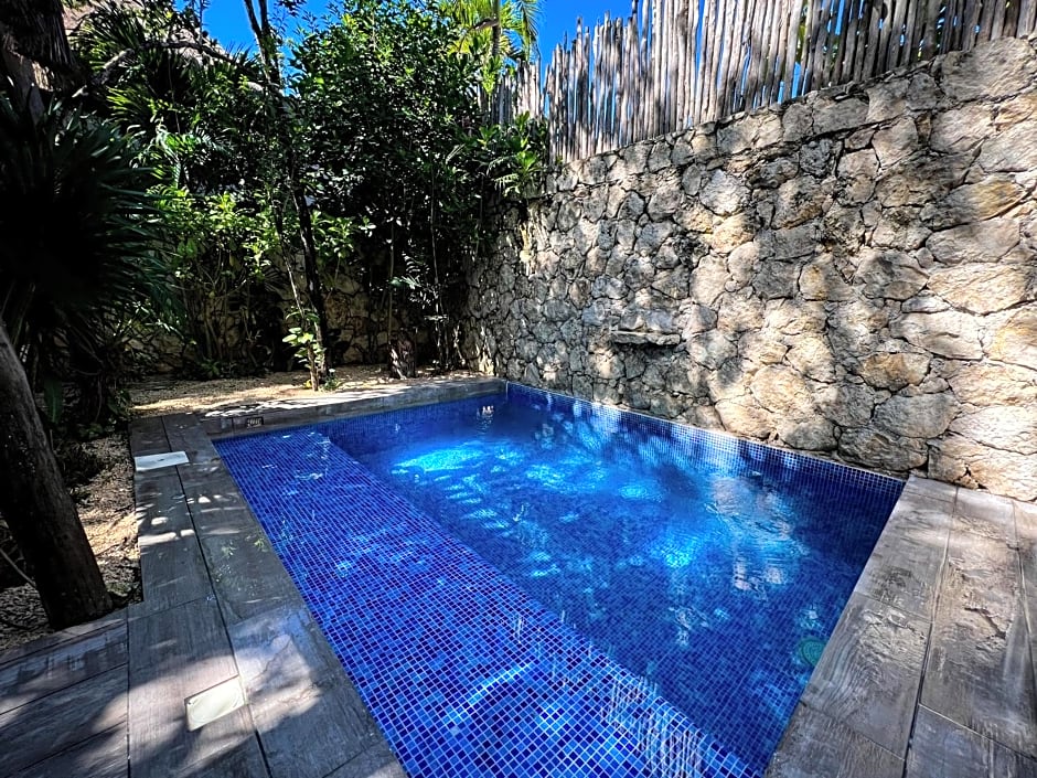 Kuun Tulum By Lockey