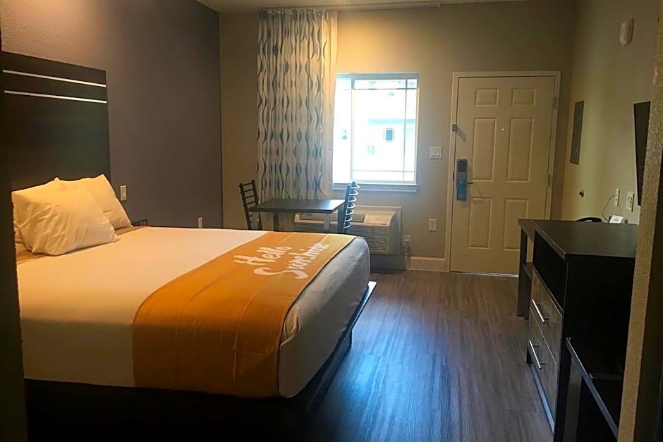 Days Inn & Suites by Wyndham La Porte