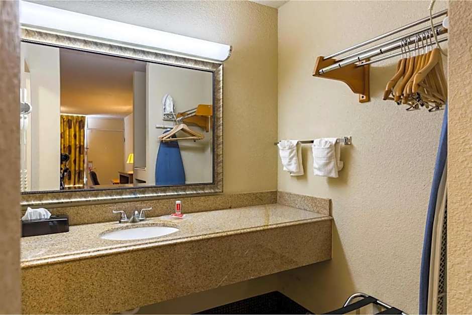 Eco Inn Suites by Hotel O Baytown