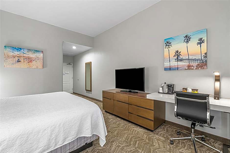 Best Western Valencia/Six Flags Inn & Suites