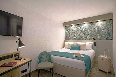 Classic Double Room with Double Bed - Non-Smoking