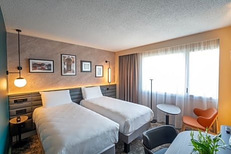 Connected Standard Family Suite