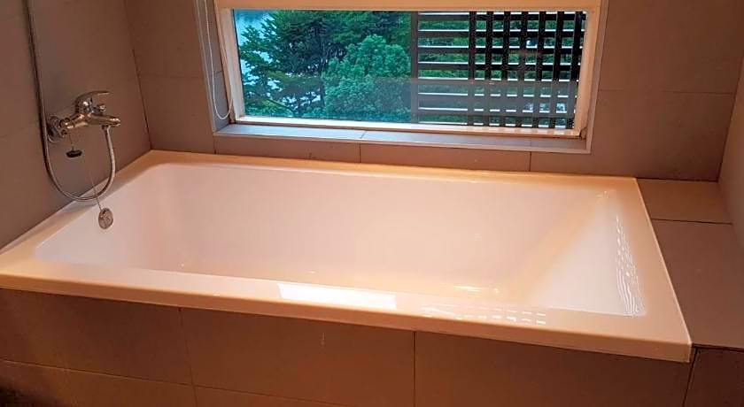 New California Hotel