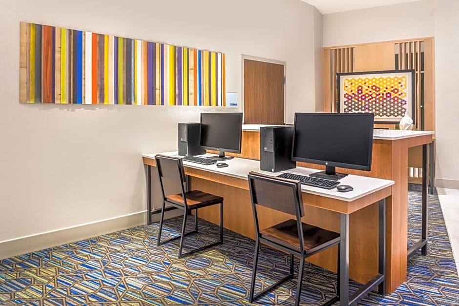 Holiday Inn Express & Suites Farmville By IHG