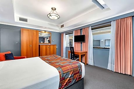 Studio with One Queen Bed - Non-Smoking