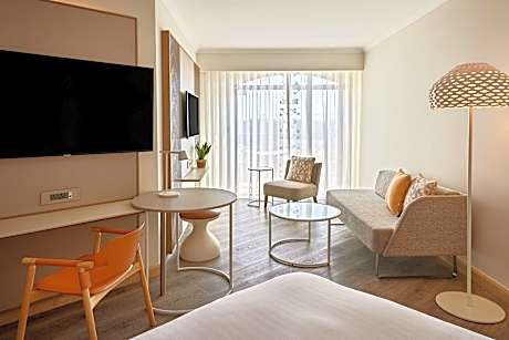 Studio Suite, 1 King, Sofa bed, Courtyard view, Balcony