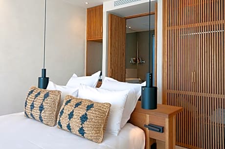 Deluxe Suite with Private Pool and Sea View