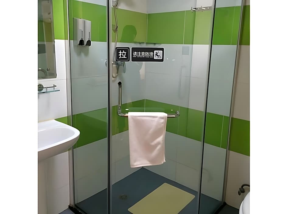 7 Days Inn Urumqi Guangming Road Beimen Metro Station