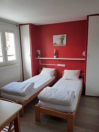 Twin Room with Ensuite Bathroom