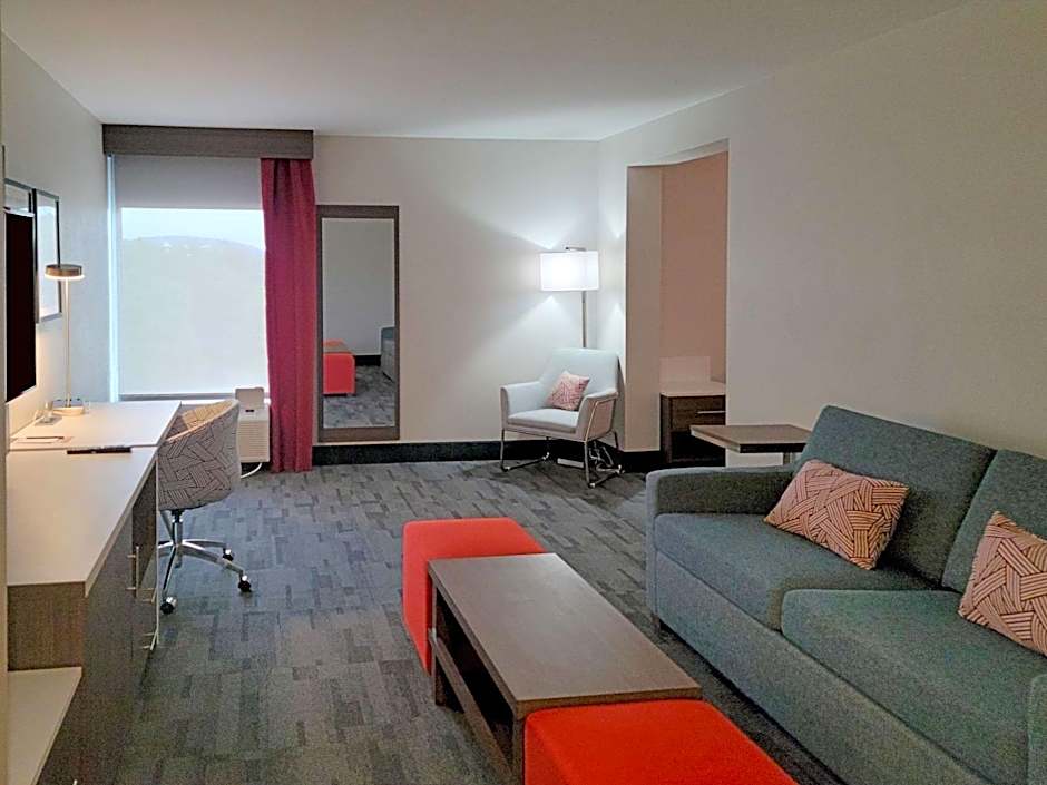 Comfort Inn & Suites Wyomissing - Reading