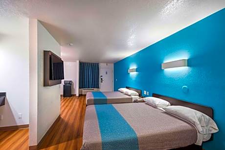 Deluxe Queen Room with Two Queen Beds - Non-Smoking